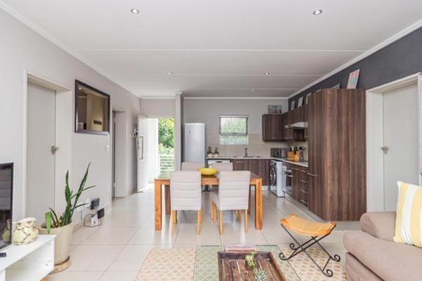 Epic Lux 8-12 Appartement Johannesburg Buitenkant foto
